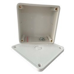 Hộp nhựa kỹ thuật 11x11x5cm có ren cấy